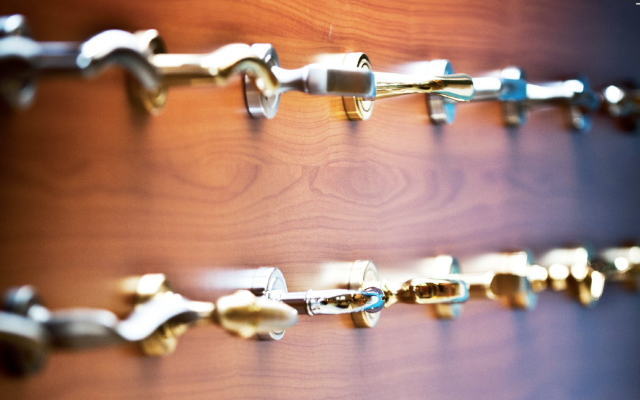 Pasini handles shop Italy